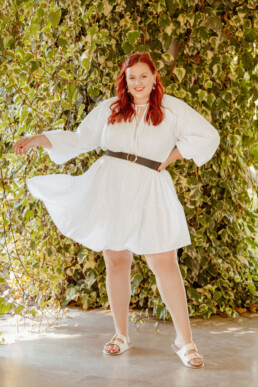 Punca.si - Nataša Mernik v beli obleki